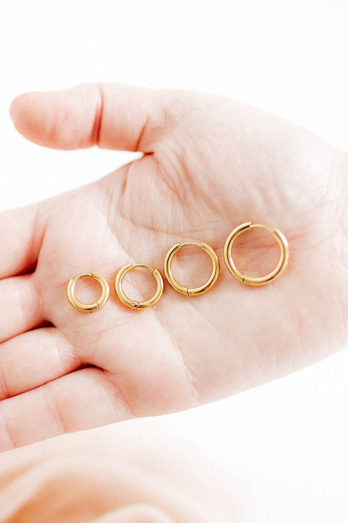 Huggie Earrings - Scarlett Hoop Gold 14mm