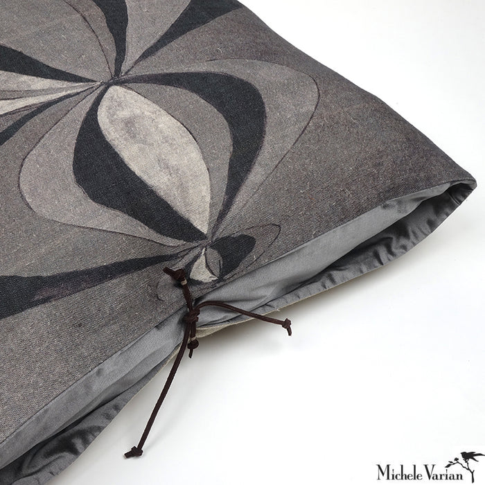 Printed Linen Pillow Concentric Black White 22x22