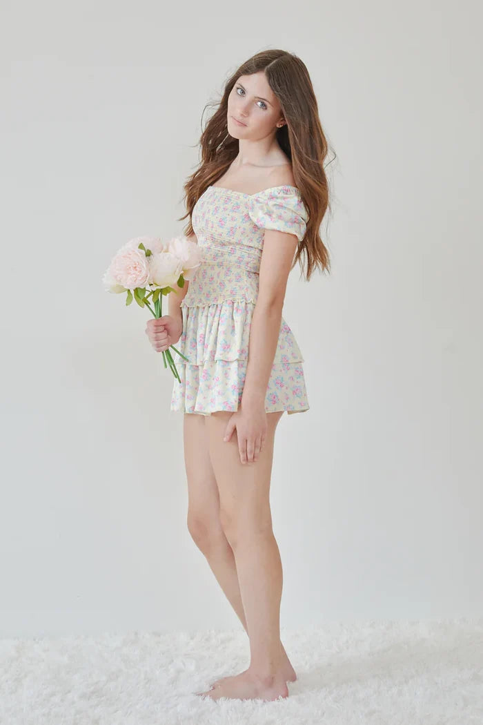Theme Lexi Romantic Rose with Yellow Dress