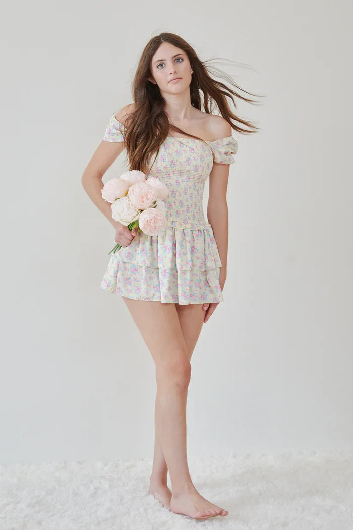 Theme Lexi Romantic Rose with Yellow Dress
